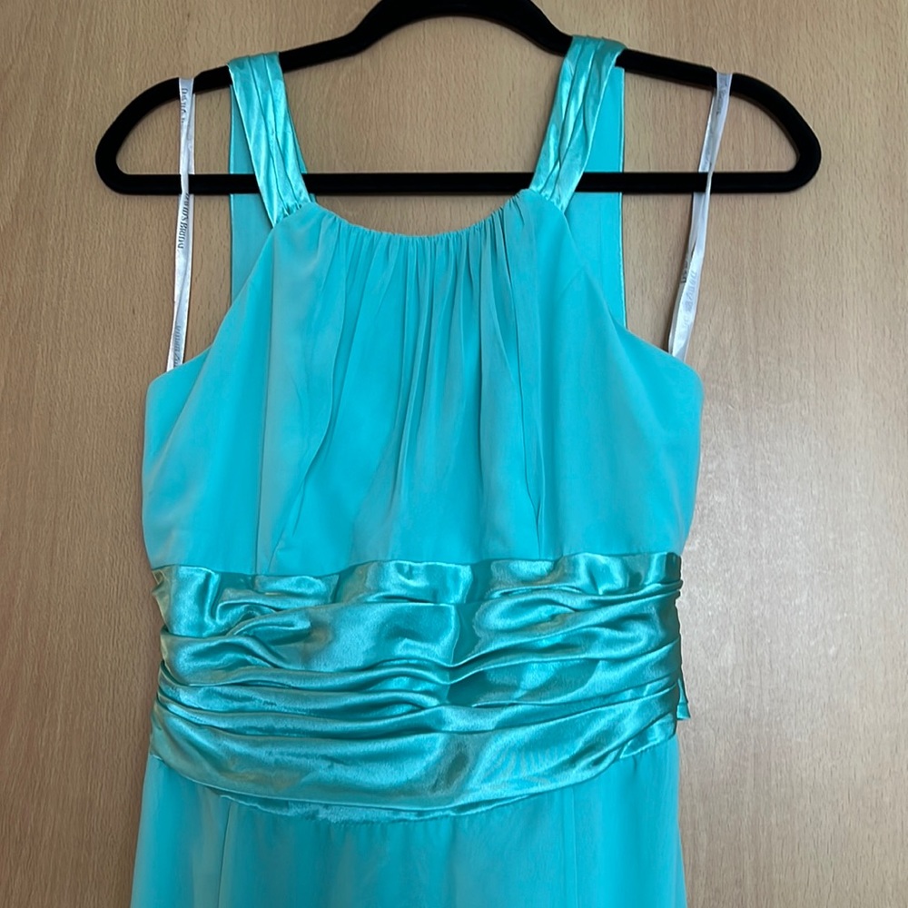 David’s bridal bridesmaid dress. Worn once for a wedding.